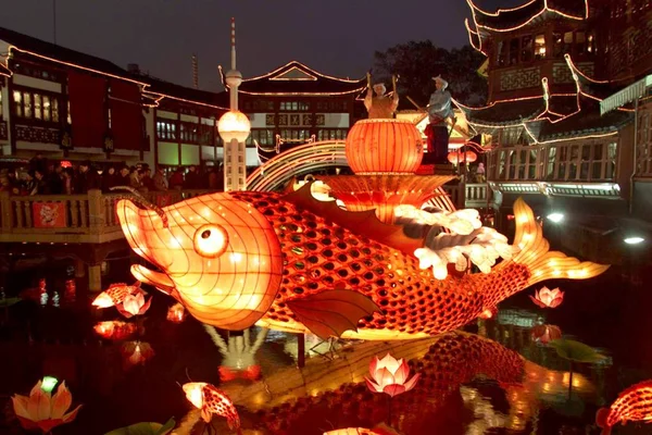 Linterna Pescado Para Celebración Del Año Nuevo Chino Garden Shanghai —  Fotos de Stock