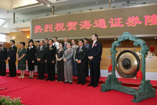 Wang Kaiguo Vorne Sechster Rechts Vorsitzender Von Haitong Securities Ltd — Stockfoto