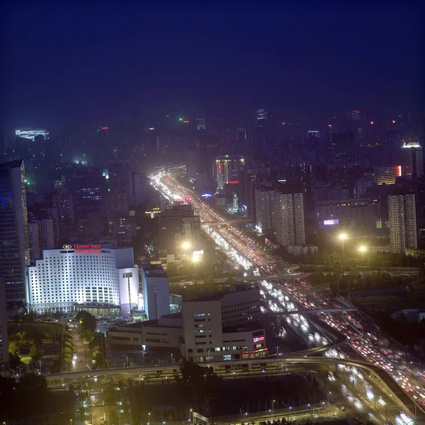 Vista Nocturna Del Hotel Crowne Plaza Parkview Beijing Izquierda Multitudes — Foto de Stock