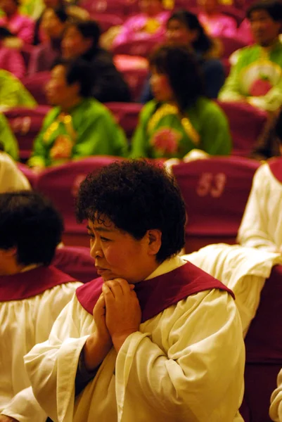 Čínští Křesťané Poslouchají Kněze Kostele Štědrý Den Zibo City Východní — Stock fotografie