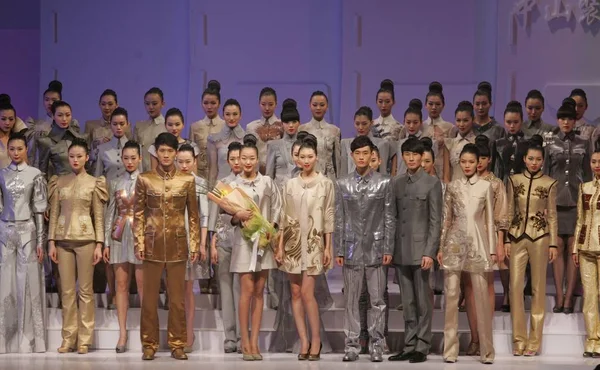 Çince Çin Tunik Elbise Zhongshan Suit Kavramı Koleksiyonu Fuarı Nda — Stok fotoğraf