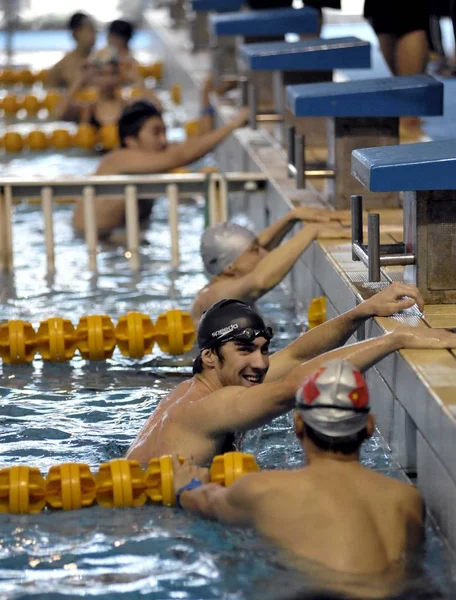 Swimming Superstar Michael Phelps Seen Swimming Pool Some Chinese Mazda — Stock Photo, Image