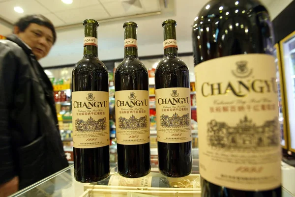 Veduta Delle Bottiglie Vino Changyu Vendita Shanghai First Provisions Store — Foto Stock