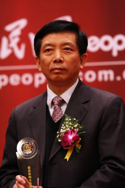 Jiang Junxian Prezydent Chin Quanjude Group Ltd Posiada Memento Podczas — Zdjęcie stockowe