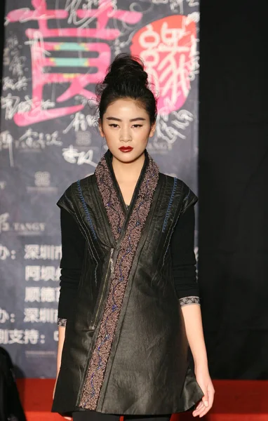 Una Sfilata Modelle Alla Collezione Liangzi Tangy Selected Fashion Show — Foto Stock