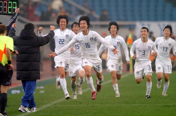 Membri Della Corea Del Sud Festeggiano Dopo Aver Segnato Gol — Foto Stock