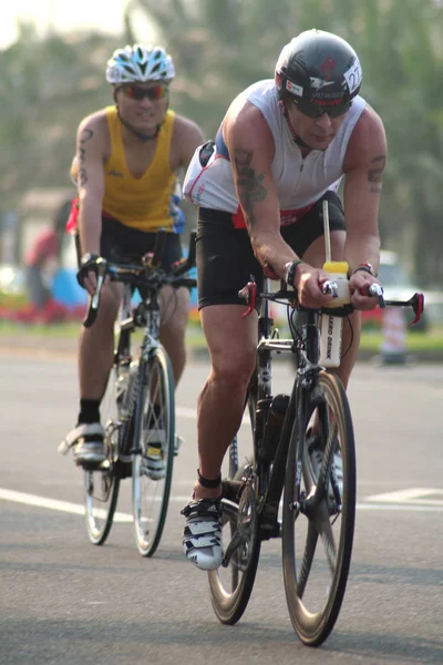 Συμμετέχοντες Ανταγωνίζονται Κατά Διάρκεια Της Ποδηλατικής Εκδήλωσης Του Άιρον Μαν — Φωτογραφία Αρχείου