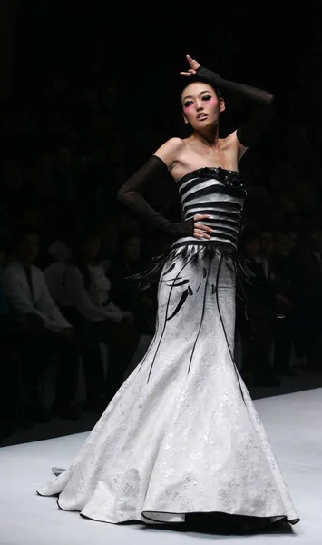 Modell Parader Sec Gänget 2010 Vår Sommar Modevisning Kina Mode — Stockfoto