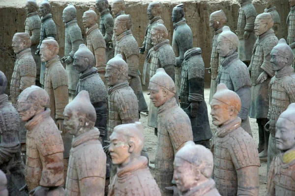 Des Guerriers Terre Cuite Sont Exposés Fosse Musée Des Guerriers — Photo