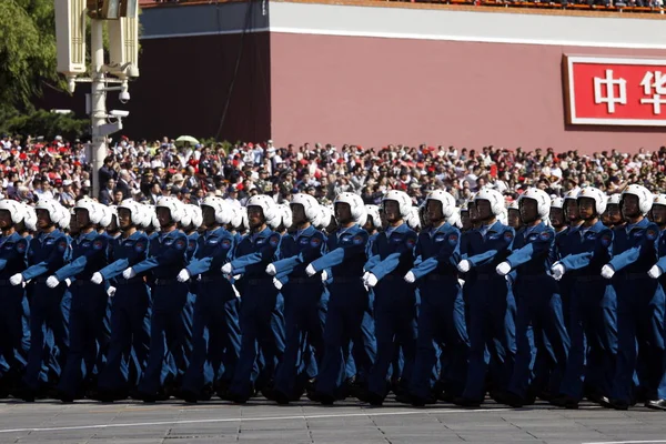 Des Étudiants Pilotes Chinois Armée Populaire Libération Défilent Devant Tiananmen — Photo