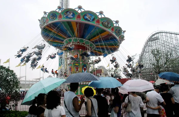 Los Visitantes Alinean Por Lugar Parque Atracciones Happy Valley Shanghai —  Fotos de Stock