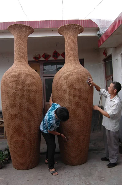 Ding Yuanzhong Droite Polit Vase Noyer Rizhao Province Orientale Chinas — Photo