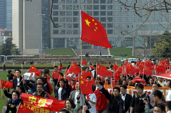 Lokala Medborgare Hålla Banner Med Kinesiska Slagord Som Läser Kina — Stockfoto