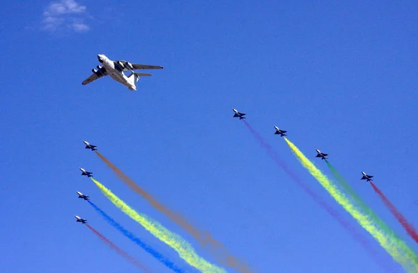 Китайские Военные Самолеты Ноак Пролетают Над Площадью Тяньаньмэнь Время Военного — стоковое фото
