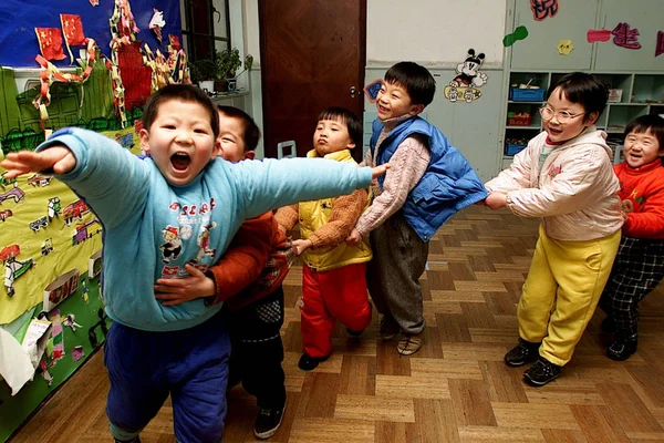 Chinese Children Play Games Kindergarten Shanghai — Stock Photo, Image