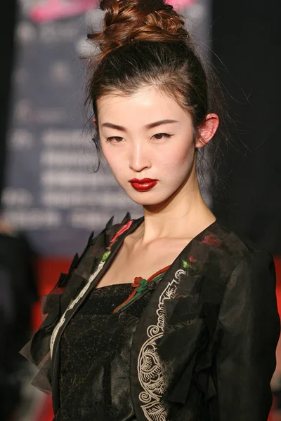 Una Sfilata Modelle Alla Collezione Liangzi Tangy Selected Fashion Show — Foto Stock