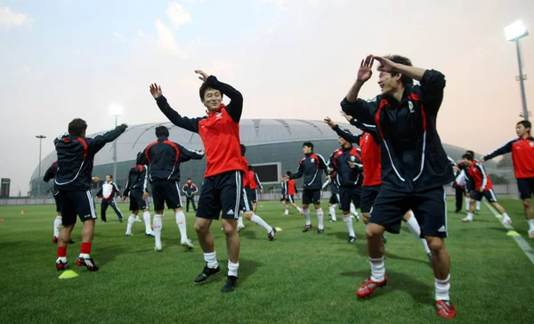 Μέλη Της Κινεζικής Εθνικής Ομάδας Ποδοσφαίρου Κατά Διάρκεια Μιας Προπόνησης — Φωτογραφία Αρχείου