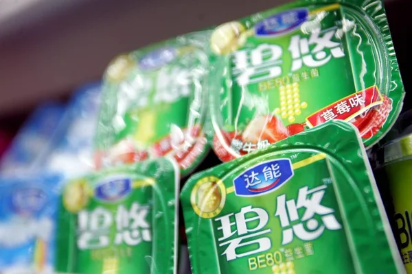 Las Tazas Yogur Danone Ven Venta Supermercado Shanghai Junio 2007 — Foto de Stock