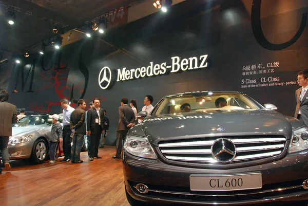 Visitantes Experimentam Mercedes Benz Cl600 Durante Auto China 2008 Carro — Fotografia de Stock