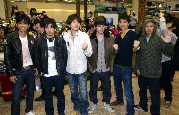 Японская Поп Группа Позирует Международном Аэропорту Тайбэя Тайвань Ноября 2009 — стоковое фото