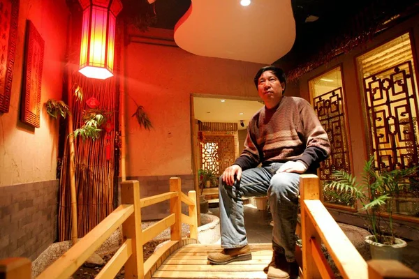 Escritor Chinês Yan Lianke Durante Uma Entrevista Pequim Março 2005 — Fotografia de Stock