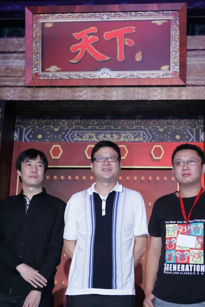 ウィリアム ディン Netease Com の創設者兼 Ceo そしてあなたがた 同社見つける新しいオンラインゲームのプロダクトマネージャー Tianxia 北京でのゲームの進水式の間に見られる — ストック写真