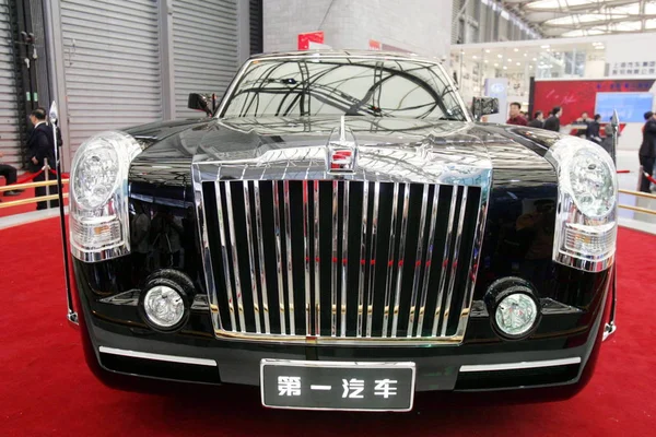 Відвідувачі Дивляться Hongqi Червоний Прапор Hqd Концепт Кар Даний Час — стокове фото