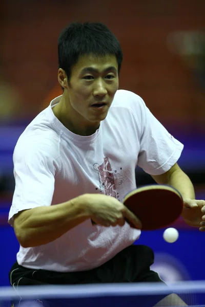 2008年5月13日 中国国家乒乓球队在长春举行的2008年伊特夫中国公开赛训练课上 中国国家乒乓球队的王立勤 — 图库照片
