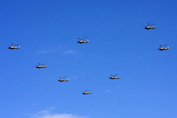 Chinesische Hubschrauber Der Pla Volksbefreiungsarmee Fliegen Über Den Platz Des — Stockfoto