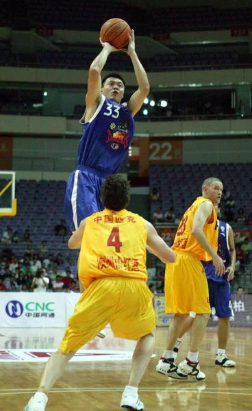 Chinas Čang Cheng Top Džiangsu Nangangského Basketbalového Týmu Střílí Během — Stock fotografie