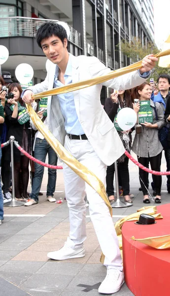 Cantor Taiwanês Leehom Wang Posa Durante Uma Campanha Promocional Taipei — Fotografia de Stock