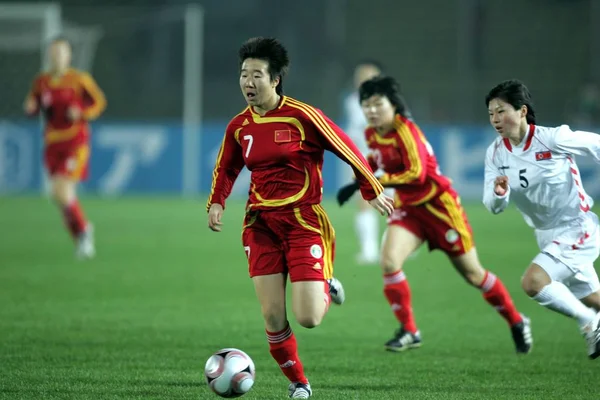 중국의 2008 충칭에 동아시아 선수권 대회에서 북한과의 — 스톡 사진