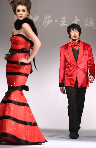 Modellek Kijelző Alkotások Esküvői Ruha Divat Térkép 2007 Ben Sanghajban — Stock Fotó