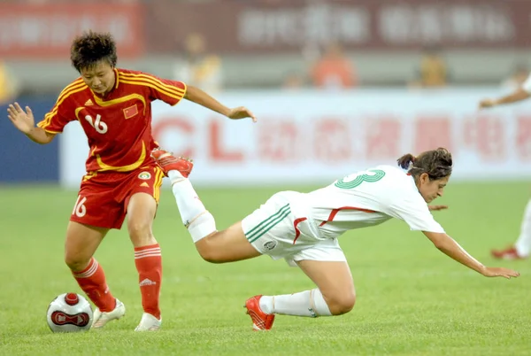 Chinas Liu Yali Left Competes Player Mexican National Women Soccer — Stock Photo, Image