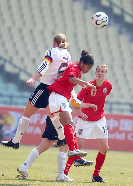 Kerstin Stegemann Esquerda Alemanha Compete Com Rachel Yankey Meio Inglaterra — Fotografia de Stock