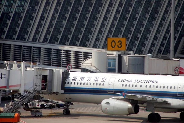 Вид Самолета China Southern Международном Аэропорту Пудун Шанхае Апреля 2008 — стоковое фото