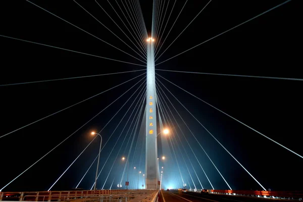 Vista Nocturna Del Puente Del Río Shanghai Yangtze Que Une —  Fotos de Stock