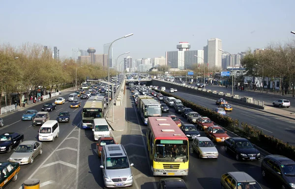 Vista Multitudes Coches Autobuses Durante Atasco Tráfico Beijing Enero 2008 — Foto de Stock