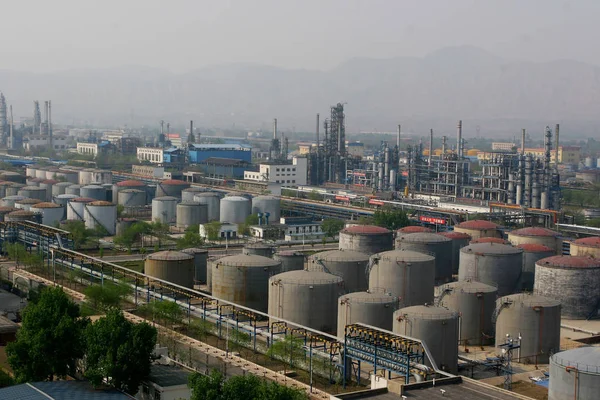 Widok Rafinerii Ropy Naftowej Cnpc Lanzhou Chemical Company Spółka Zależna — Zdjęcie stockowe
