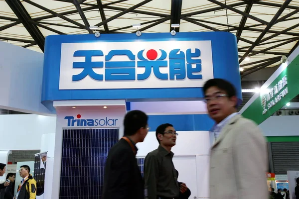 Besucher Gehen Stand Von Trina Solar Während Einer Ausstellung Shanghai — Stockfoto