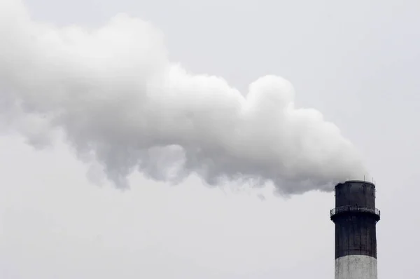 Fumaça Vista Emitida Uma Chaminé Uma Usina Energia Térmica Xangai — Fotografia de Stock