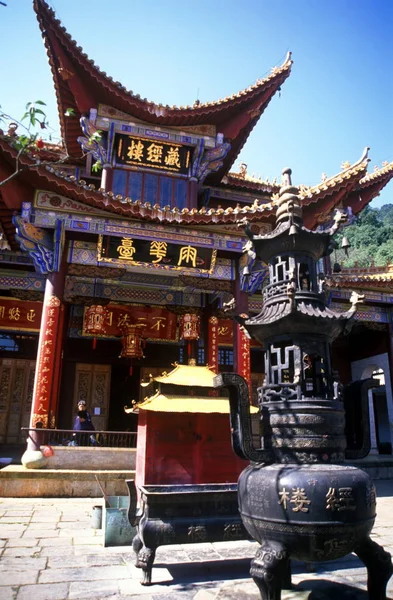 Pohled Hučující Chrám Xishské Hoře Kunmingském Městě Jihozápadní Chinas Yunnan — Stock fotografie
