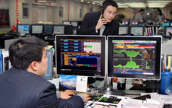 中国の外貨ブローカーは 中国の銀行の支店で取引します 2008年4月10日 — ストック写真