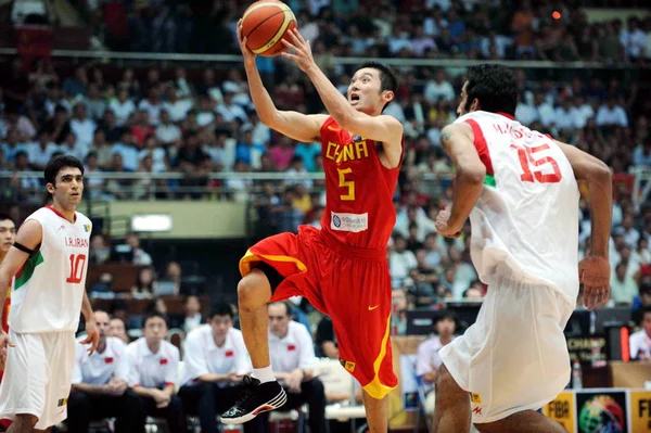 Chinas Liu Wei Merkezi Ran Karşı Bir Atış Fiba Asya — Stok fotoğraf