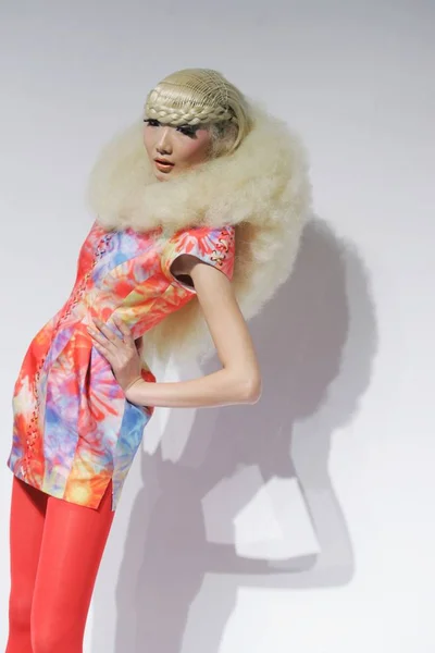 Čínský Model Zobrazí Nový Účes Toni Guy Trendy Vydání 2010 — Stock fotografie