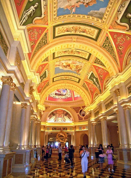 File Tourrists Seen Venetian Macao Resort Hotel Macao China July — стоковое фото