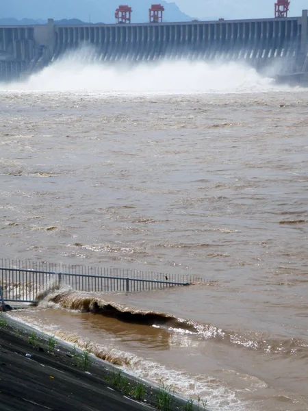 Drie Gorges Dam Ontlaadt Het Water Van Yangtze Rivier Het — Stockfoto