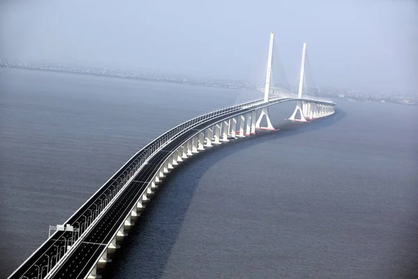 Vista Aérea Del Puente Del Río Shanghai Yangtze Que Une —  Fotos de Stock