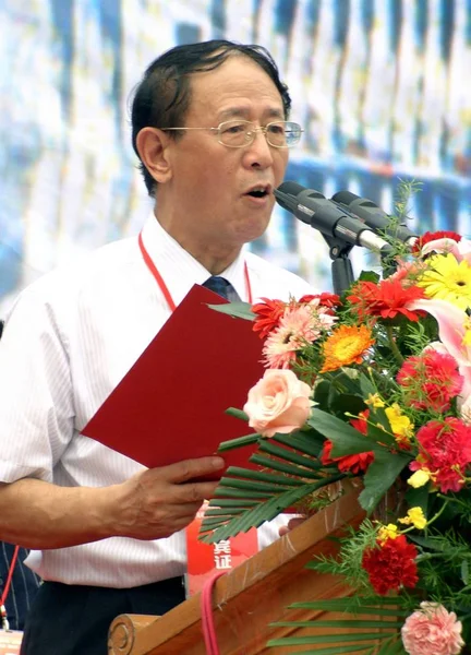 File Deping 전중국 산업상무연맹 부위원장 후야오방 공산당 중앙위원회 사무총장의 이창에서 — 스톡 사진