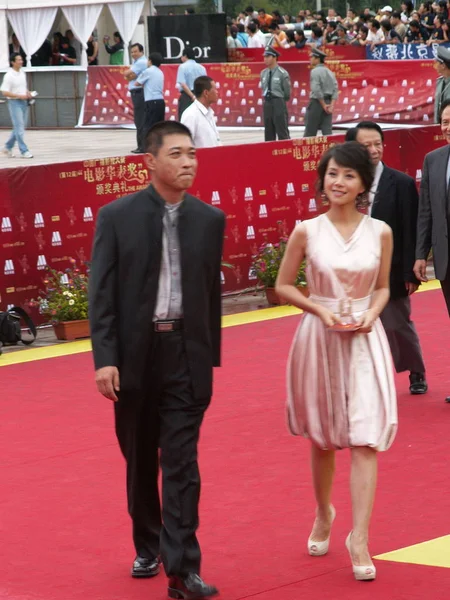 Actriz China Lin Derecha Posa Sobre Alfombra Roja Los 12º —  Fotos de Stock